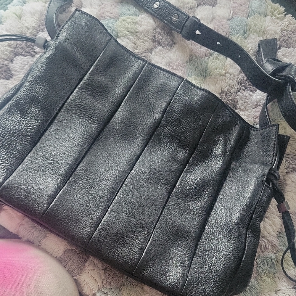 Vince Camuto Black Textured Shoulder Bag Like New Black Leather Grey Inside